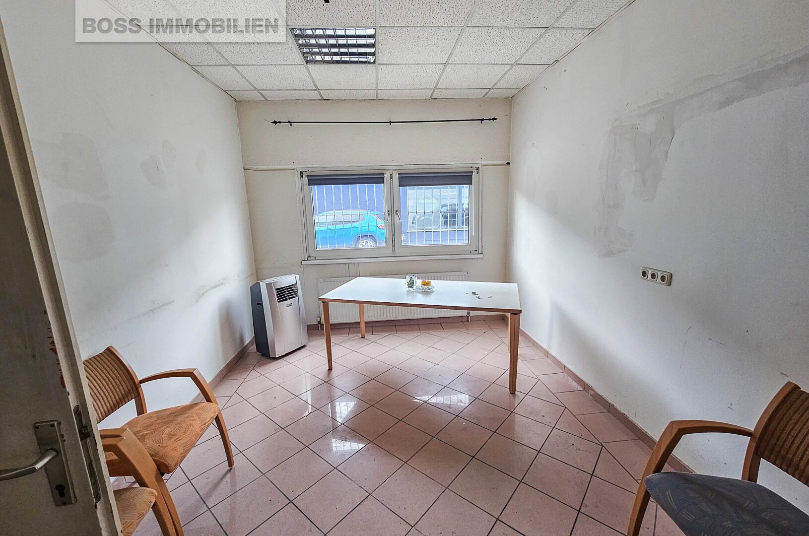 Großzügige Gewerbefläche mit 972 m² in stark frequentierter Lage an der B1