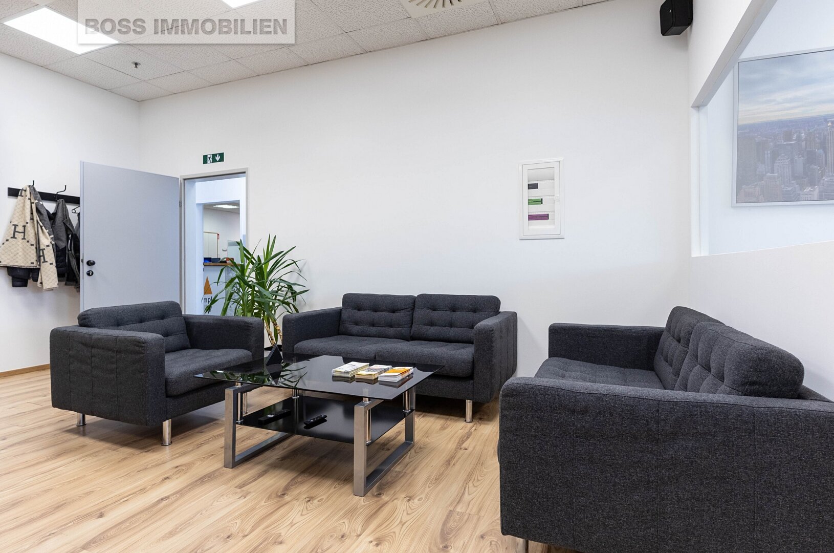 Großzügige Büro- und Hallenkombination mit idealer Anlieferung