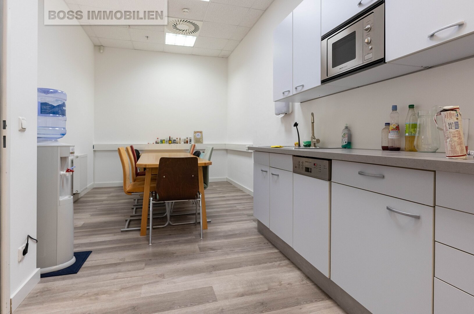 Großzügige Büro- und Hallenkombination mit idealer Anlieferung