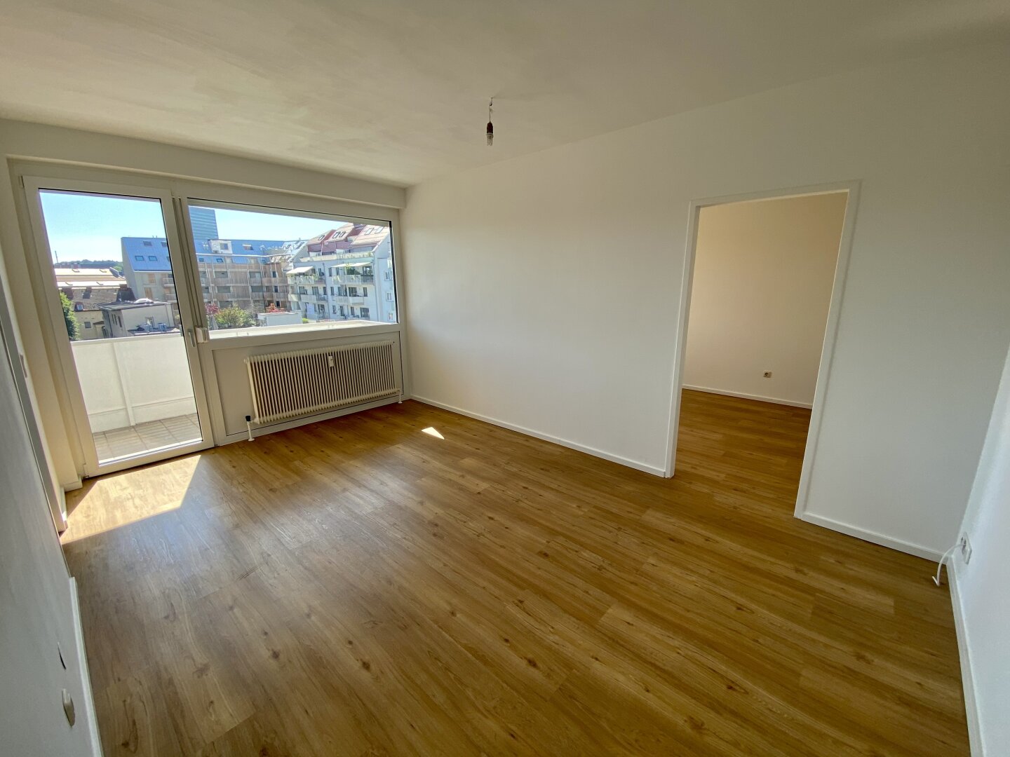 Linz Zentrum: Moderne 2-Zimmer-Wohnung mit Küche und Süd-West-Außenfläche