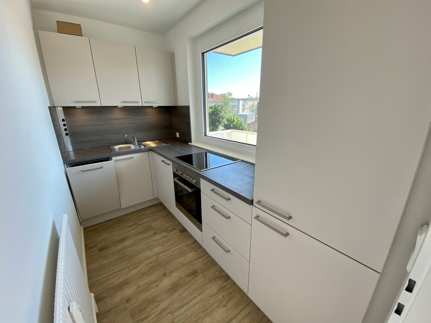 Linz Zentrum: Moderne 2-Zimmer-Wohnung mit Küche und Süd-West-Außenfläche