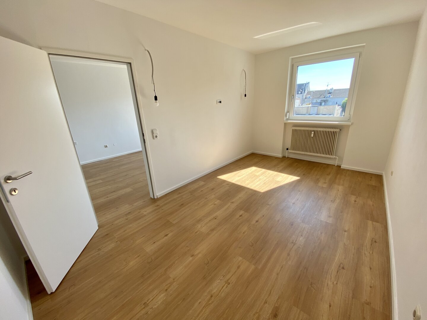Linz Zentrum: Moderne 2-Zimmer-Wohnung mit Küche und Süd-West-Außenfläche