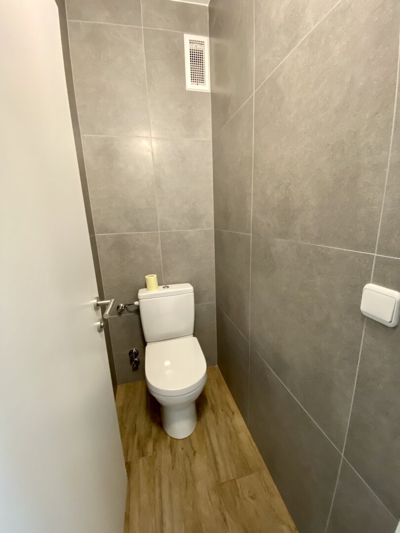 Linz Zentrum: Moderne 2-Zimmer-Wohnung mit Küche und Süd-West-Außenfläche