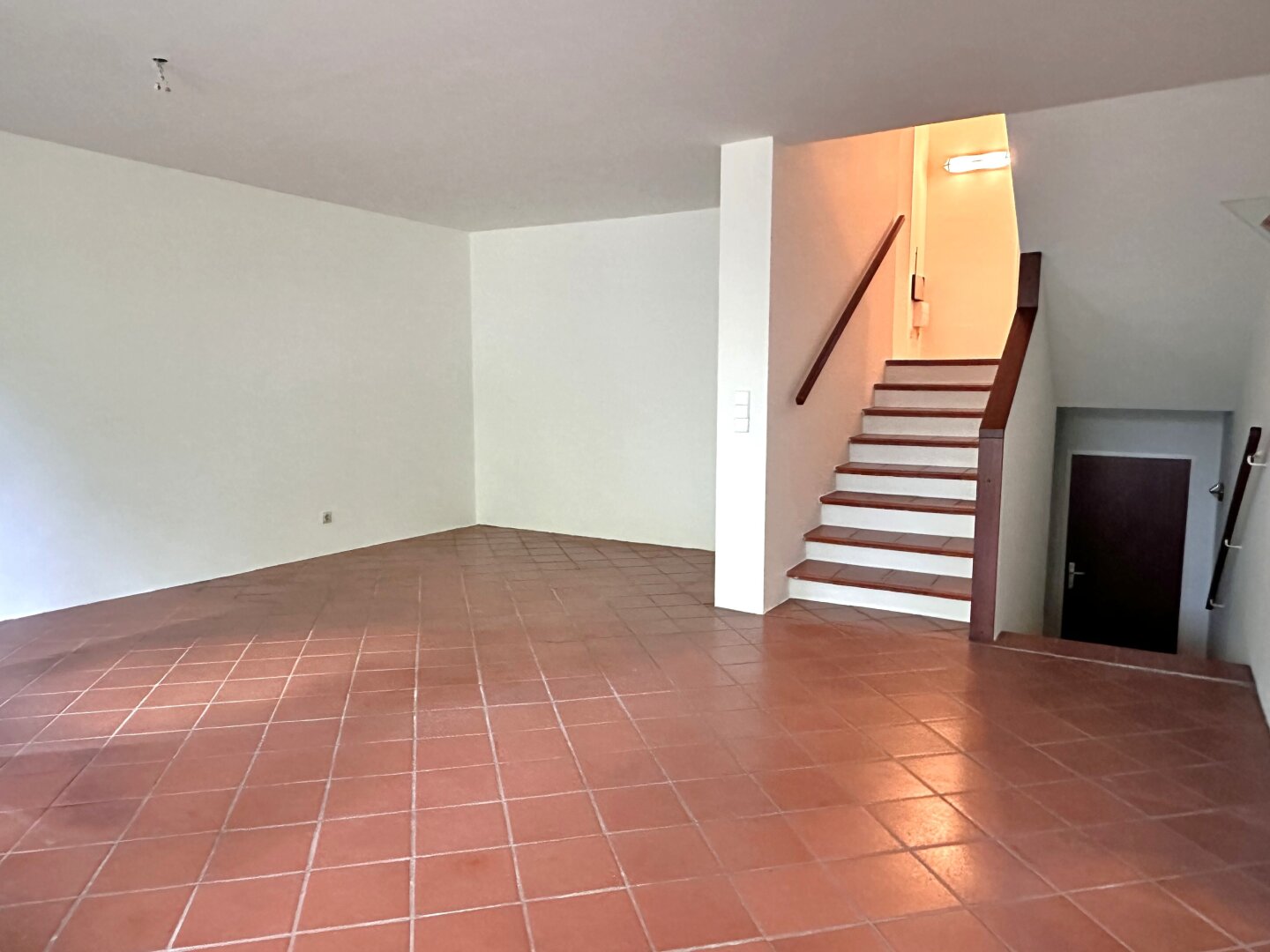Wohnzimmer Abgang Keller / Aufgang Eingang