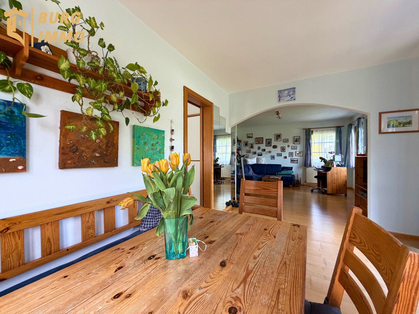 Ein Zuhause mit Urlaubsgefühl – Garten, Pool und viel Platz zum Ankommen.