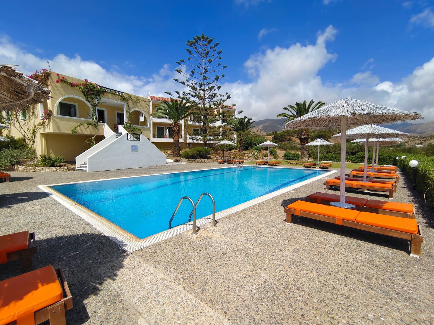 ** NEUER PREIS ** Karpathos - Hotel mit 25 Doppelzimmern in ruhiger Lage mit Meerblick