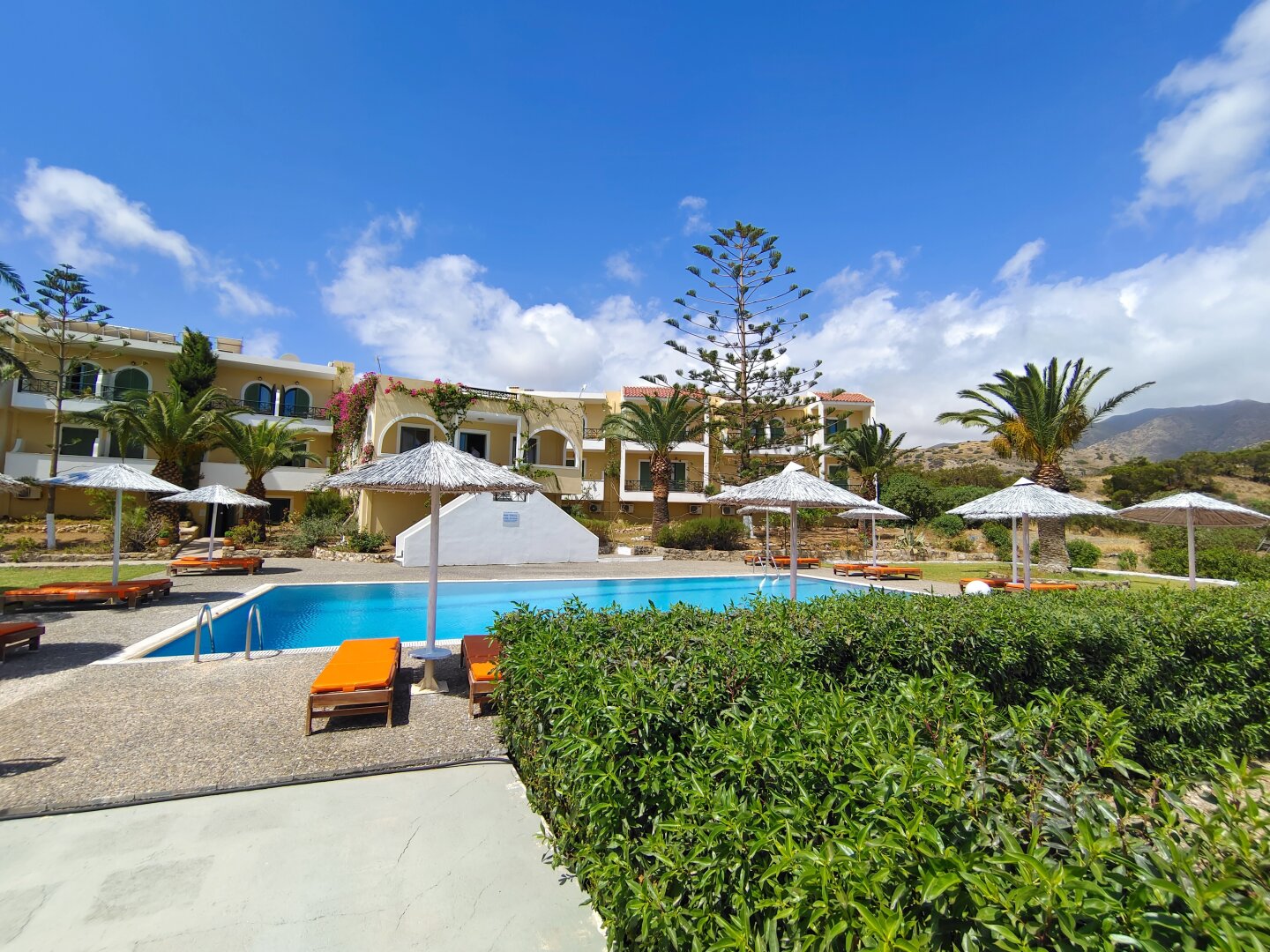 ** NEUER PREIS ** Karpathos - Hotel mit 25 Doppelzimmern in ruhiger Lage mit Meerblick