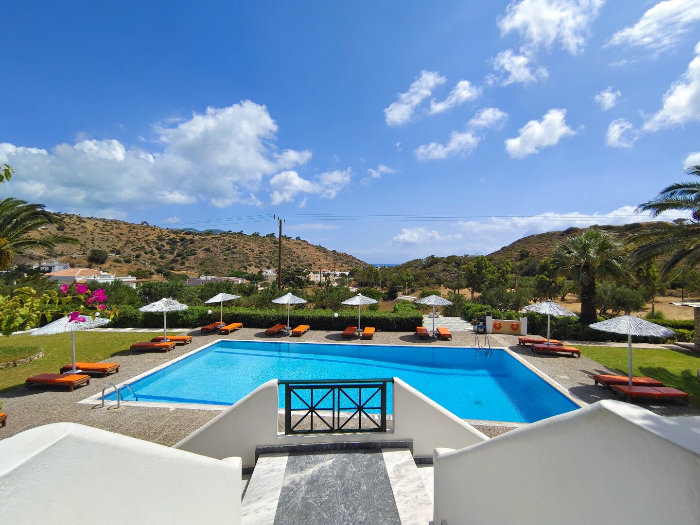 ** NEUER PREIS ** Karpathos - Hotel mit 25 Doppelzimmern in ruhiger Lage mit Meerblick