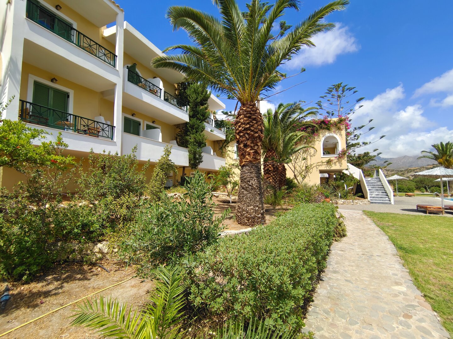 ** NEUER PREIS ** Karpathos - Hotel mit 25 Doppelzimmern in ruhiger Lage mit Meerblick