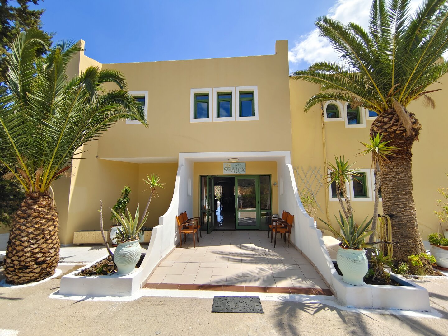 ** NEUER PREIS ** Karpathos - Hotel mit 25 Doppelzimmern in ruhiger Lage mit Meerblick