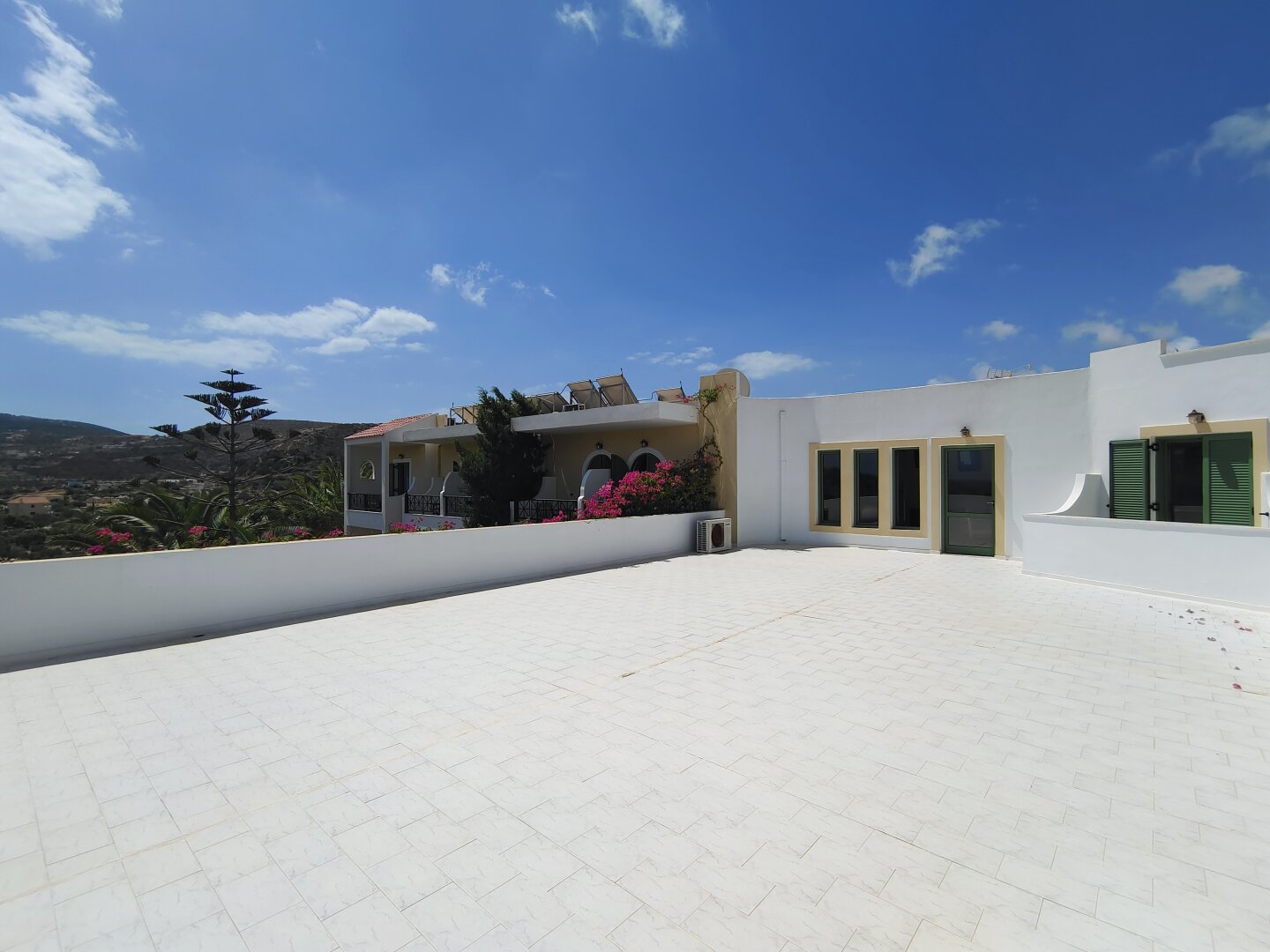 ** NEUER PREIS ** Karpathos - Hotel mit 25 Doppelzimmern in ruhiger Lage mit Meerblick