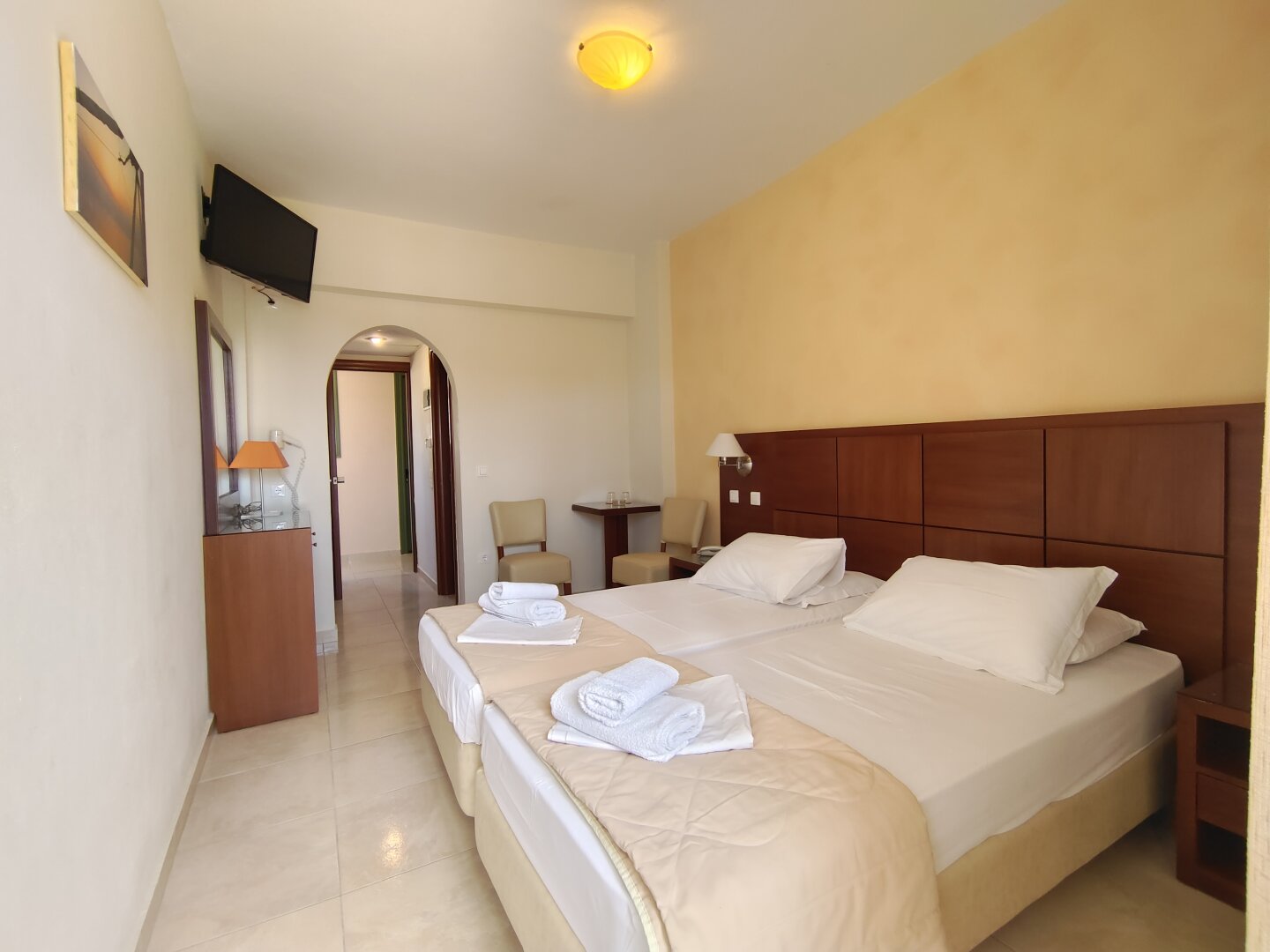 ** NEUER PREIS ** Karpathos - Hotel mit 25 Doppelzimmern in ruhiger Lage mit Meerblick