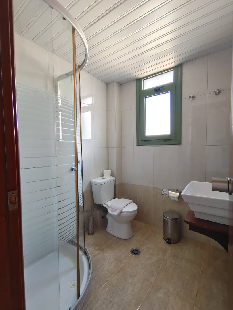 ** NEUER PREIS ** Karpathos - Hotel mit 25 Doppelzimmern in ruhiger Lage mit Meerblick