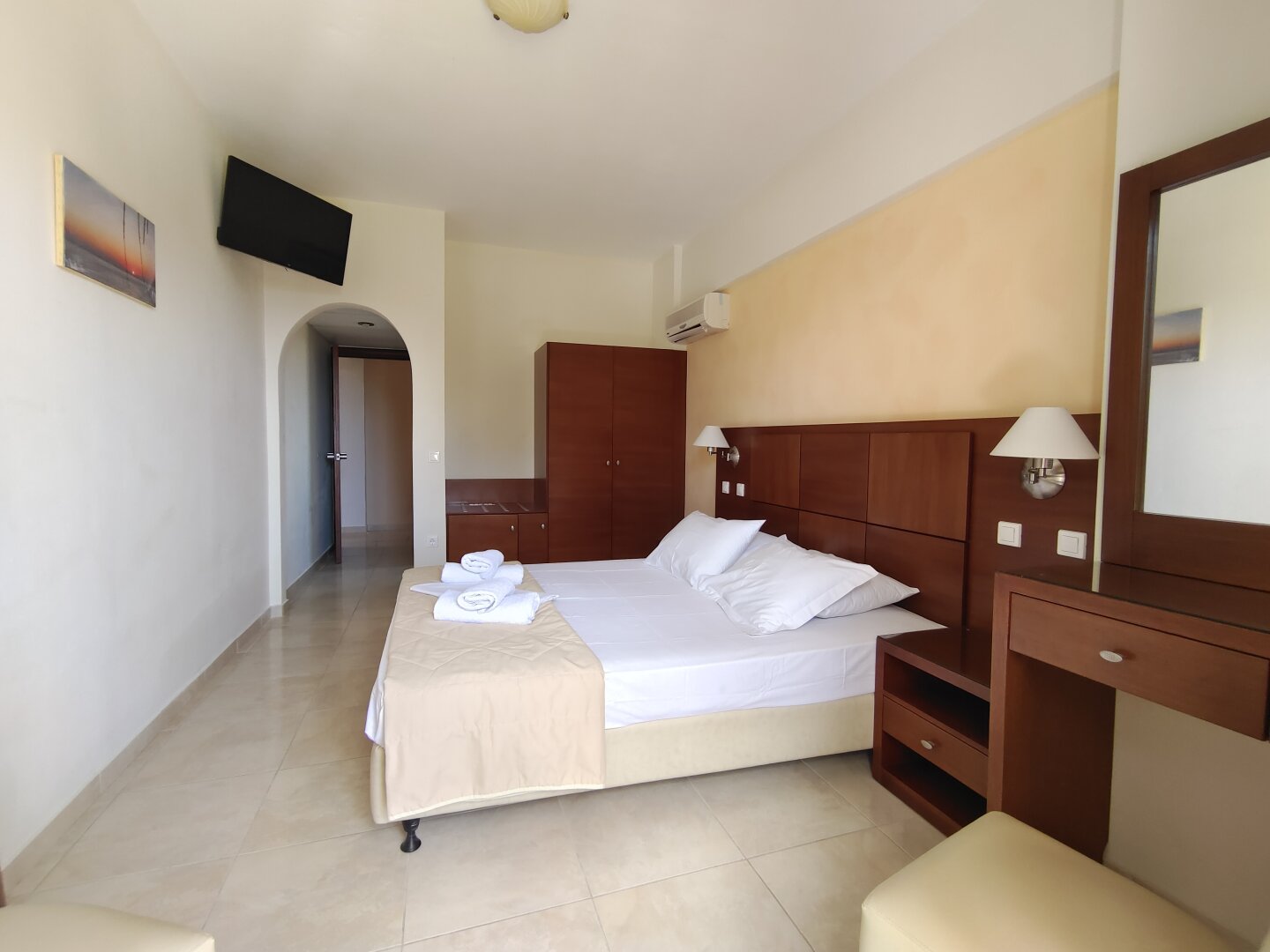 ** NEUER PREIS ** Karpathos - Hotel mit 25 Doppelzimmern in ruhiger Lage mit Meerblick