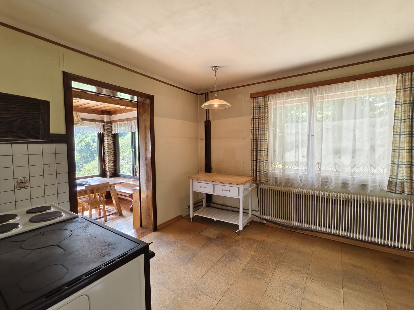 Sanierungsbedürftiges Einfamilienhaus mit Garagen & traumhaftem Ausblick in Oberaich