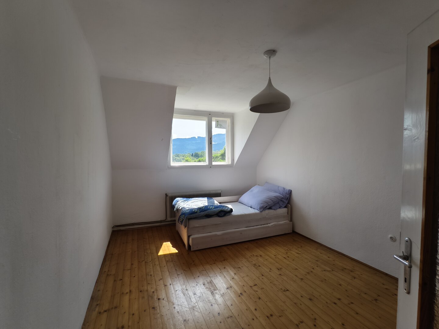 Sanierungsbedürftiges Einfamilienhaus mit Garagen & traumhaftem Ausblick in Oberaich