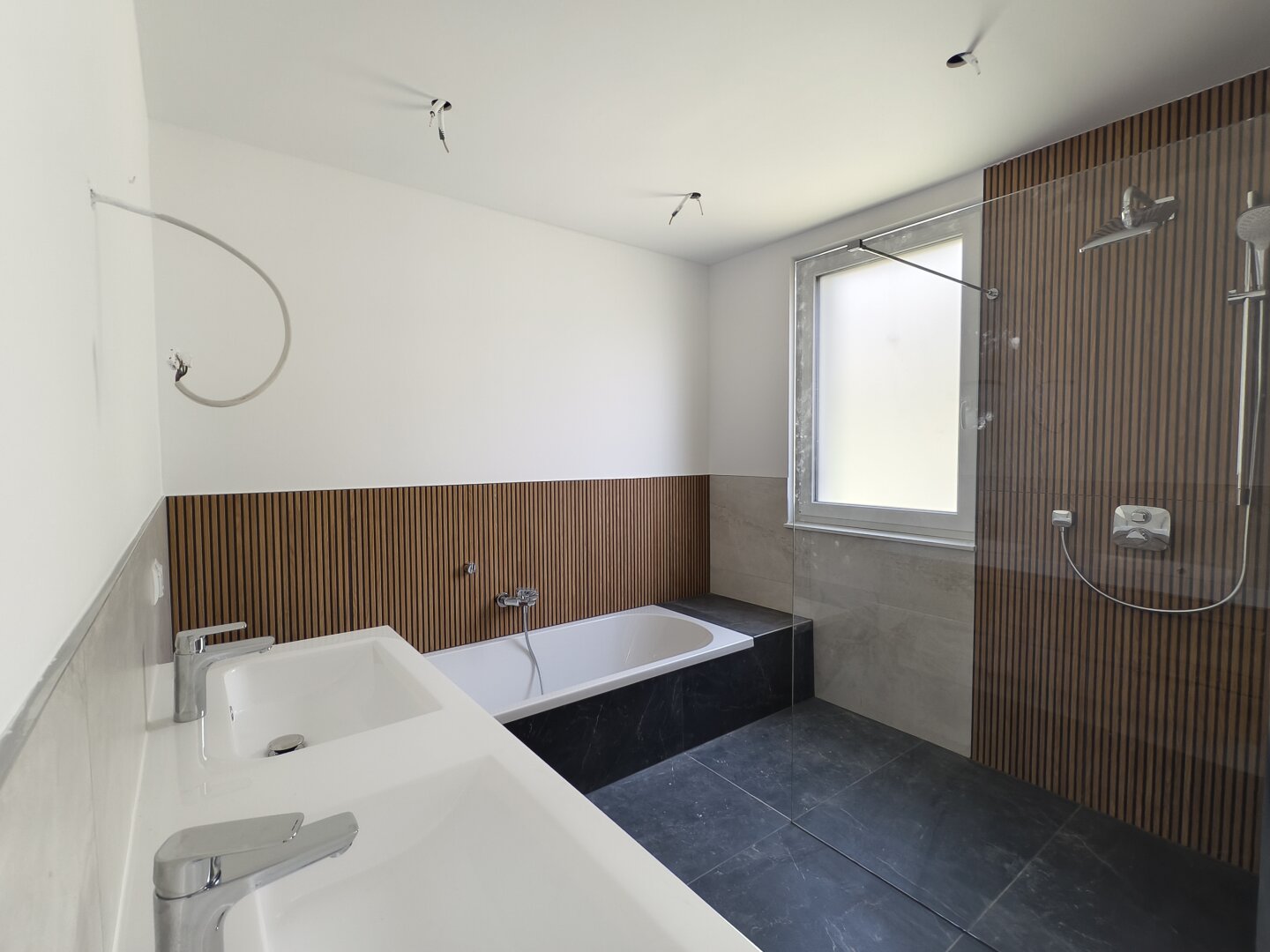 ** LETZTE EINHEIT VERFÜGBAR ** Neubau Doppelhaus! Provisionsfrei für die Käufer.