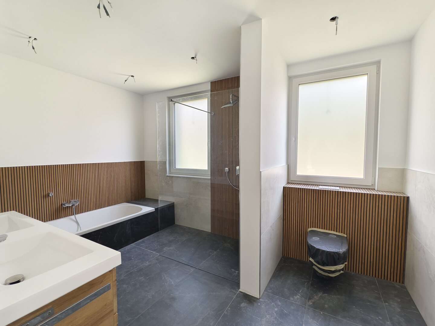 ** LETZTE EINHEIT VERFÜGBAR ** Neubau Doppelhaus! Provisionsfrei für die Käufer.