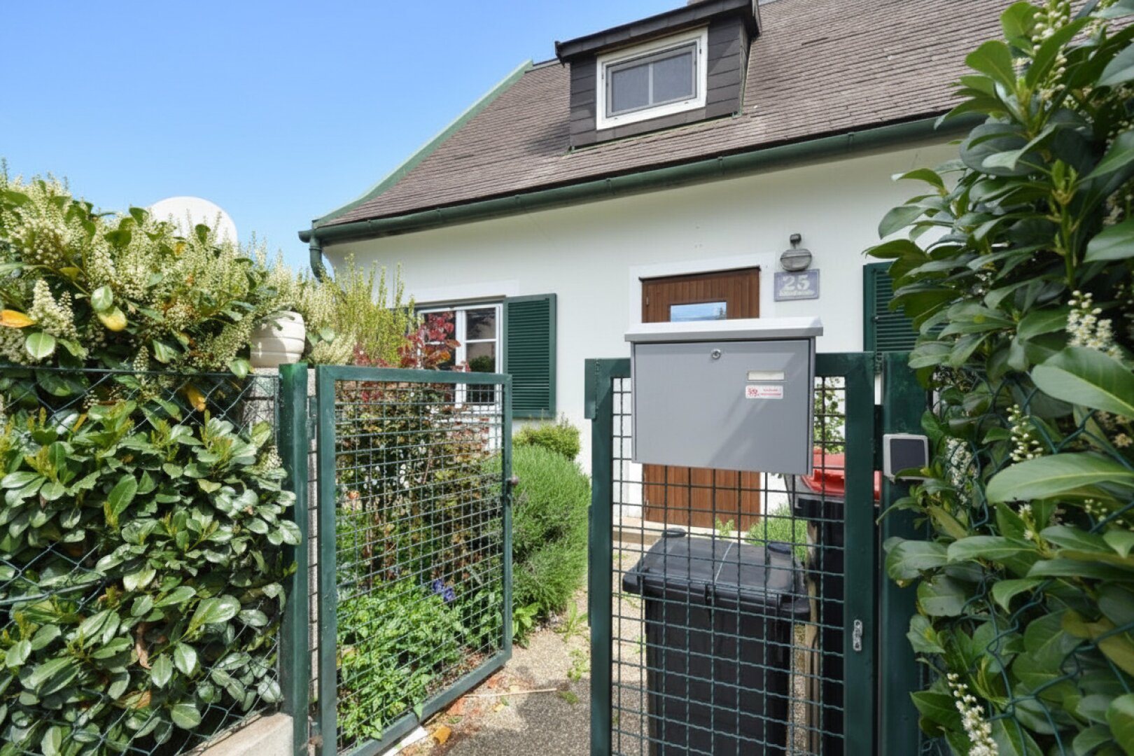 CHRISTOPH CHROMECEK IMMOBILIEN - BRUNN AM GEBIRGE - Kleines zentral gelegenes Eckreihenhaus mit Garten!