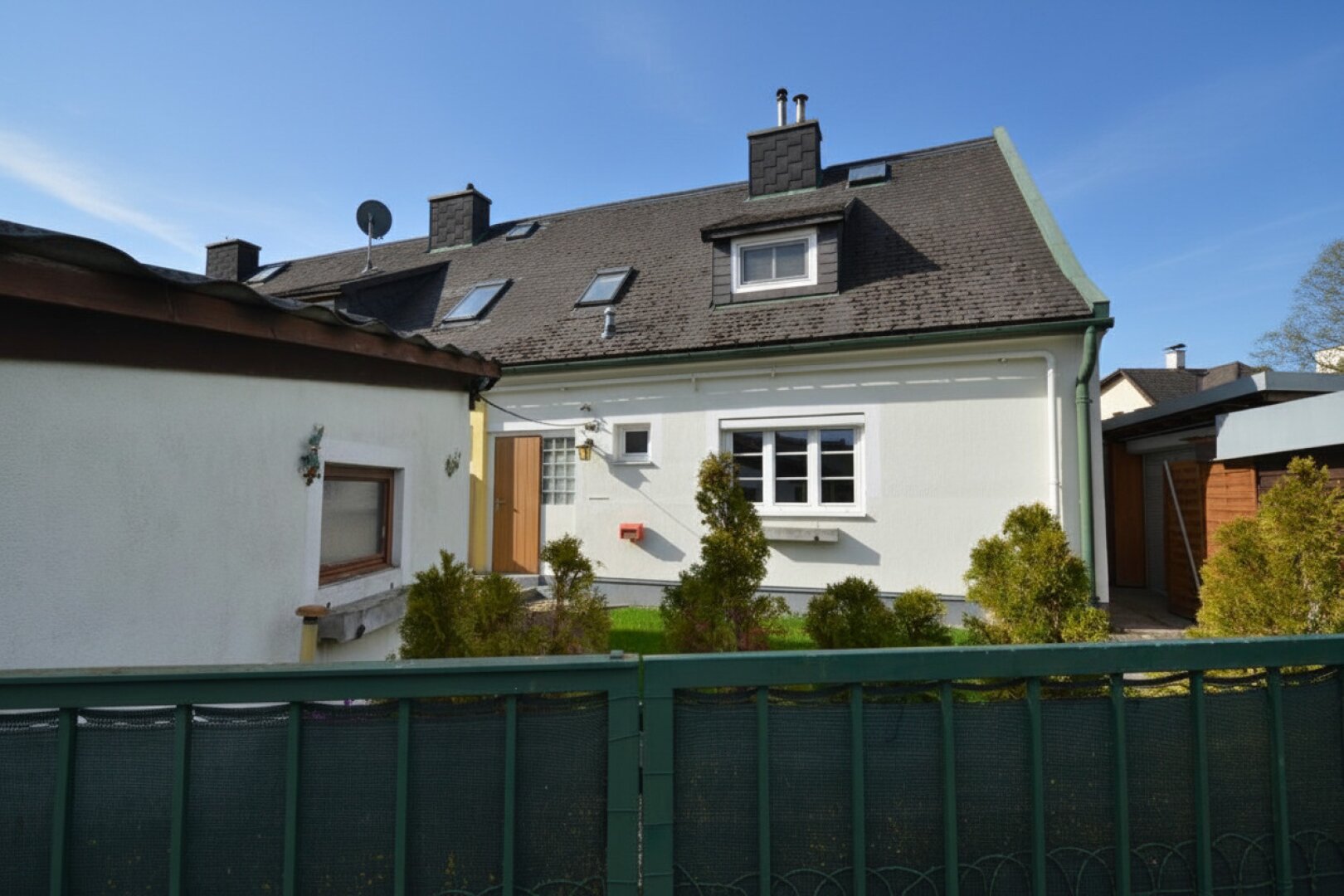 CHRISTOPH CHROMECEK IMMOBILIEN - BRUNN AM GEBIRGE - Kleines zentral gelegenes Eckreihenhaus mit Garten!