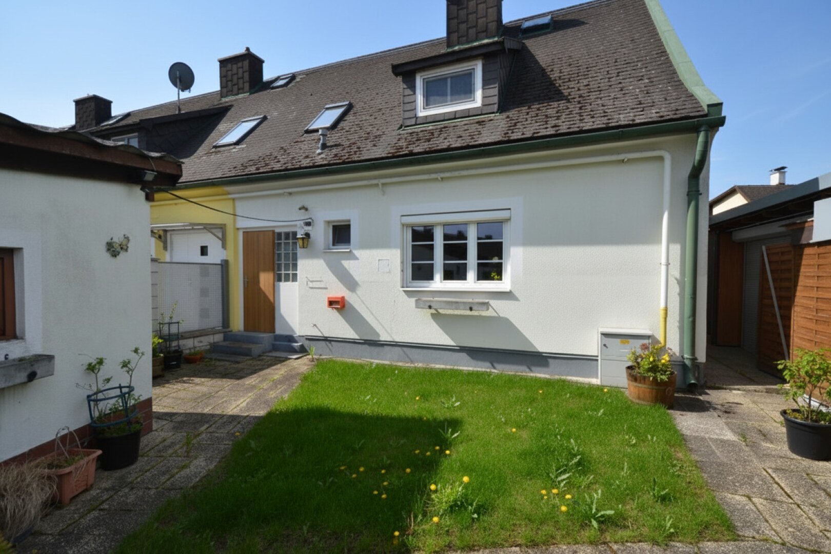 CHRISTOPH CHROMECEK IMMOBILIEN - BRUNN AM GEBIRGE - Kleines zentral gelegenes Eckreihenhaus mit Garten!