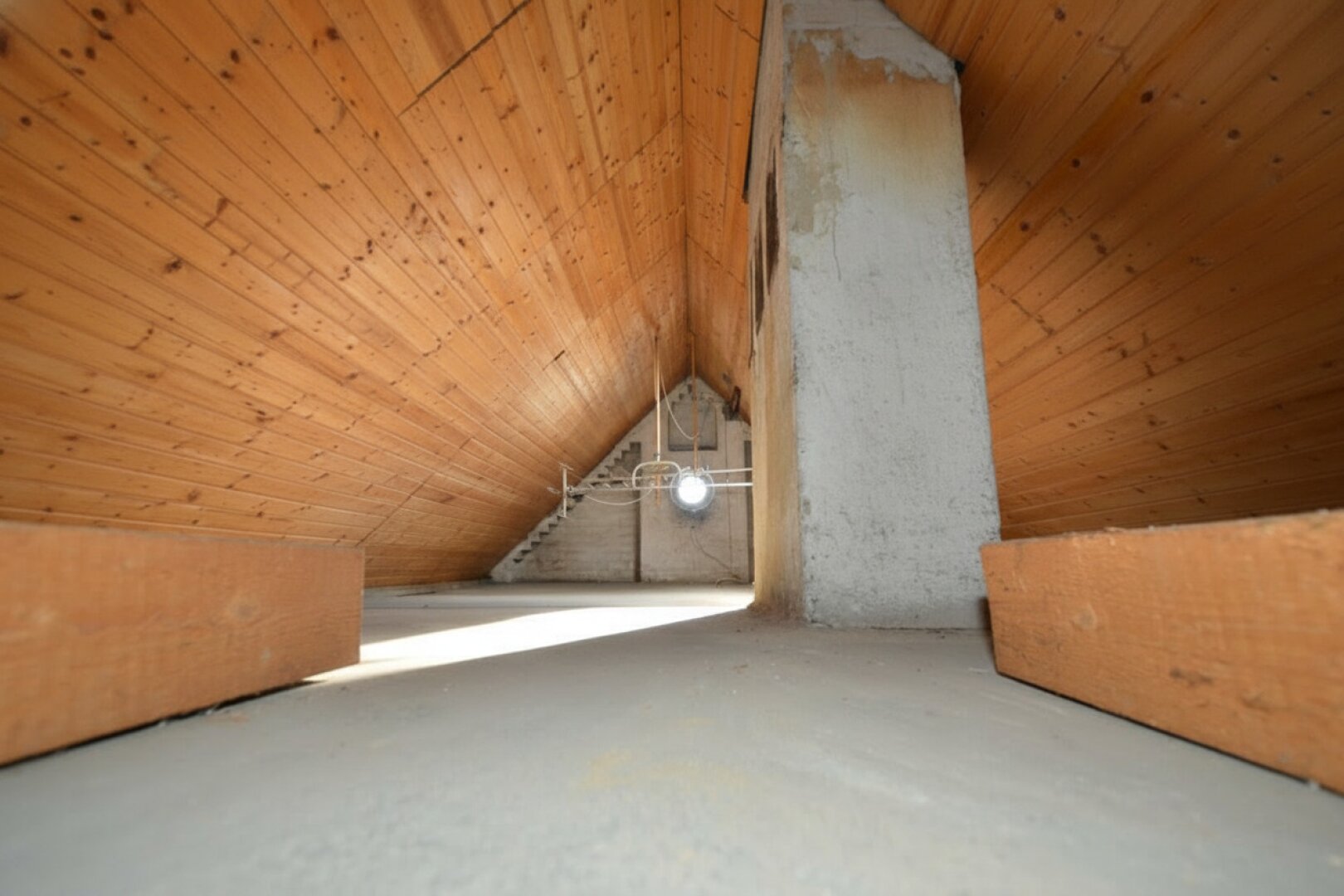 CHRISTOPH CHROMECEK IMMOBILIEN - BRUNN AM GEBIRGE - Kleines zentral gelegenes Eckreihenhaus mit Garten!