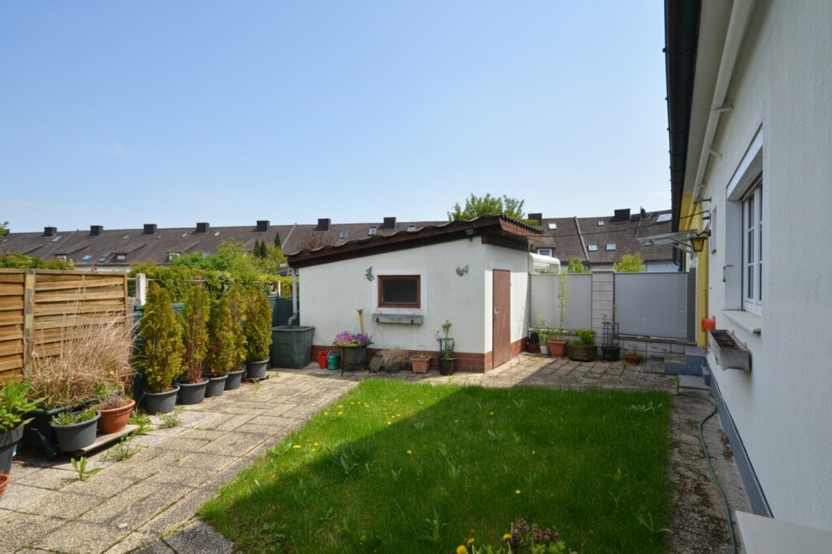 CHRISTOPH CHROMECEK IMMOBILIEN - BRUNN AM GEBIRGE - Kleines zentral gelegenes Eckreihenhaus mit Garten!