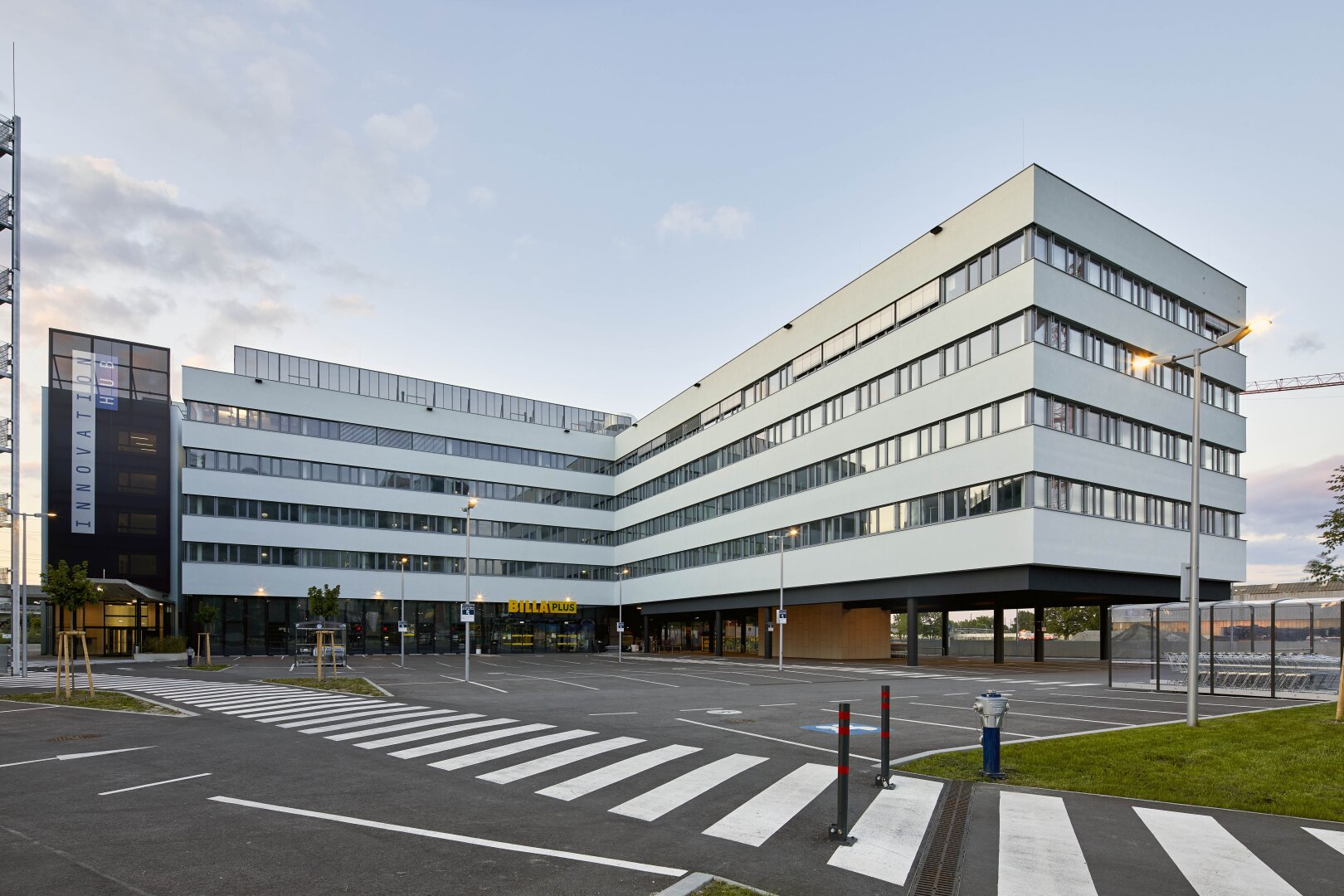 Sofort beziehbar - Top ausgestattete möbliertes Büro