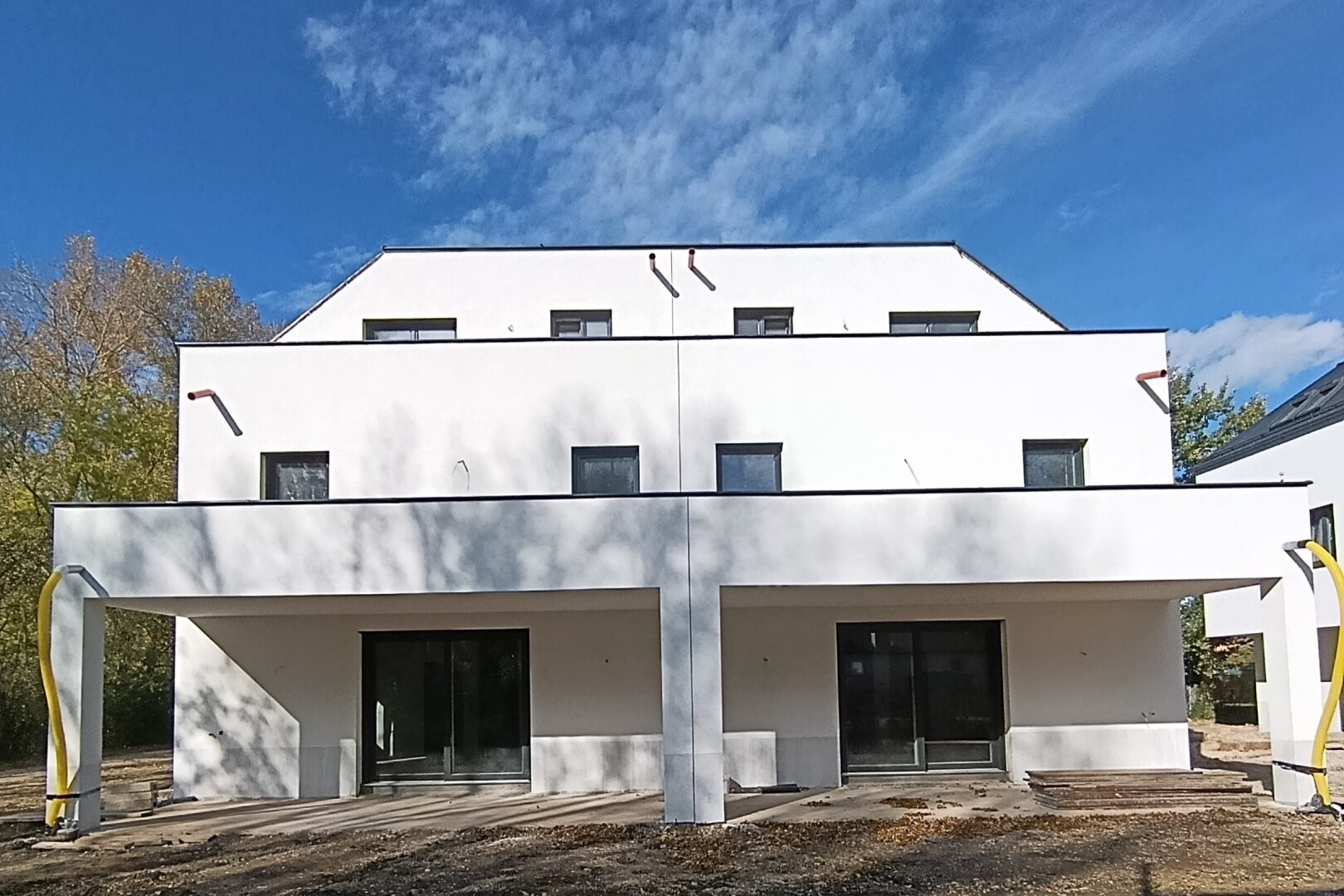 MODERNES FAMILIENHAUS MIT GARTEN & DACHTERRASSE – NUR 25 MIN. VON WIEN