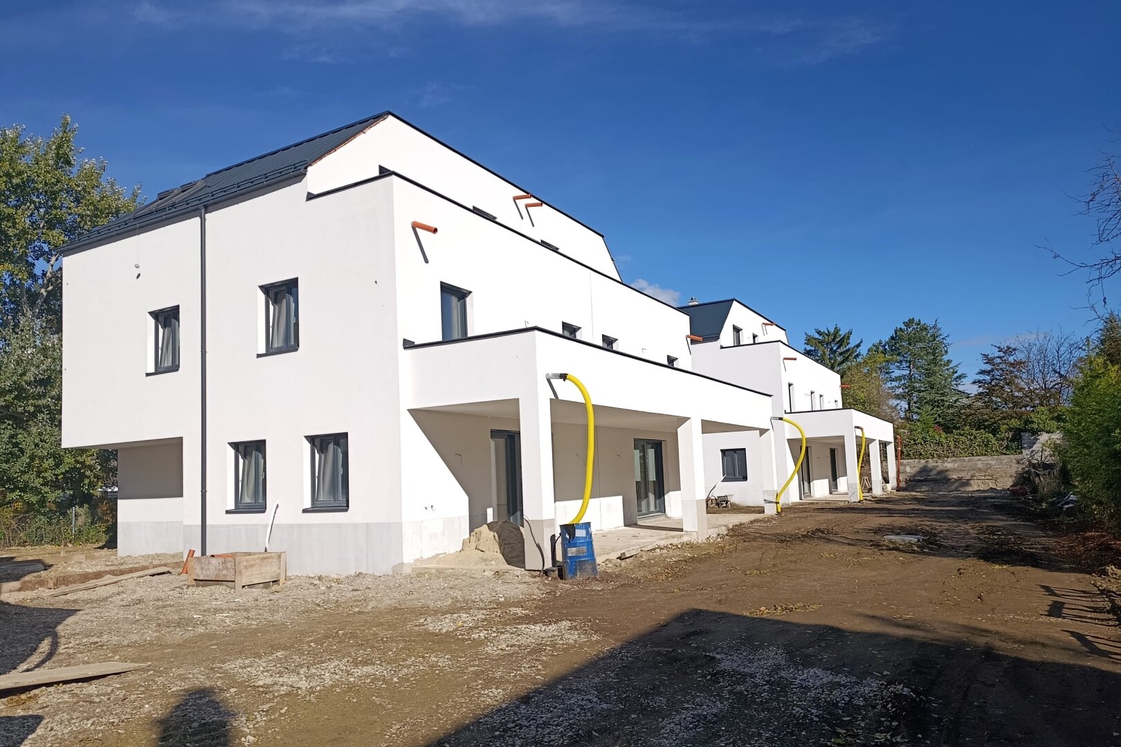 MODERNES FAMILIENHAUS MIT GARTEN & DACHTERRASSE – NUR 25 MIN. VON WIEN