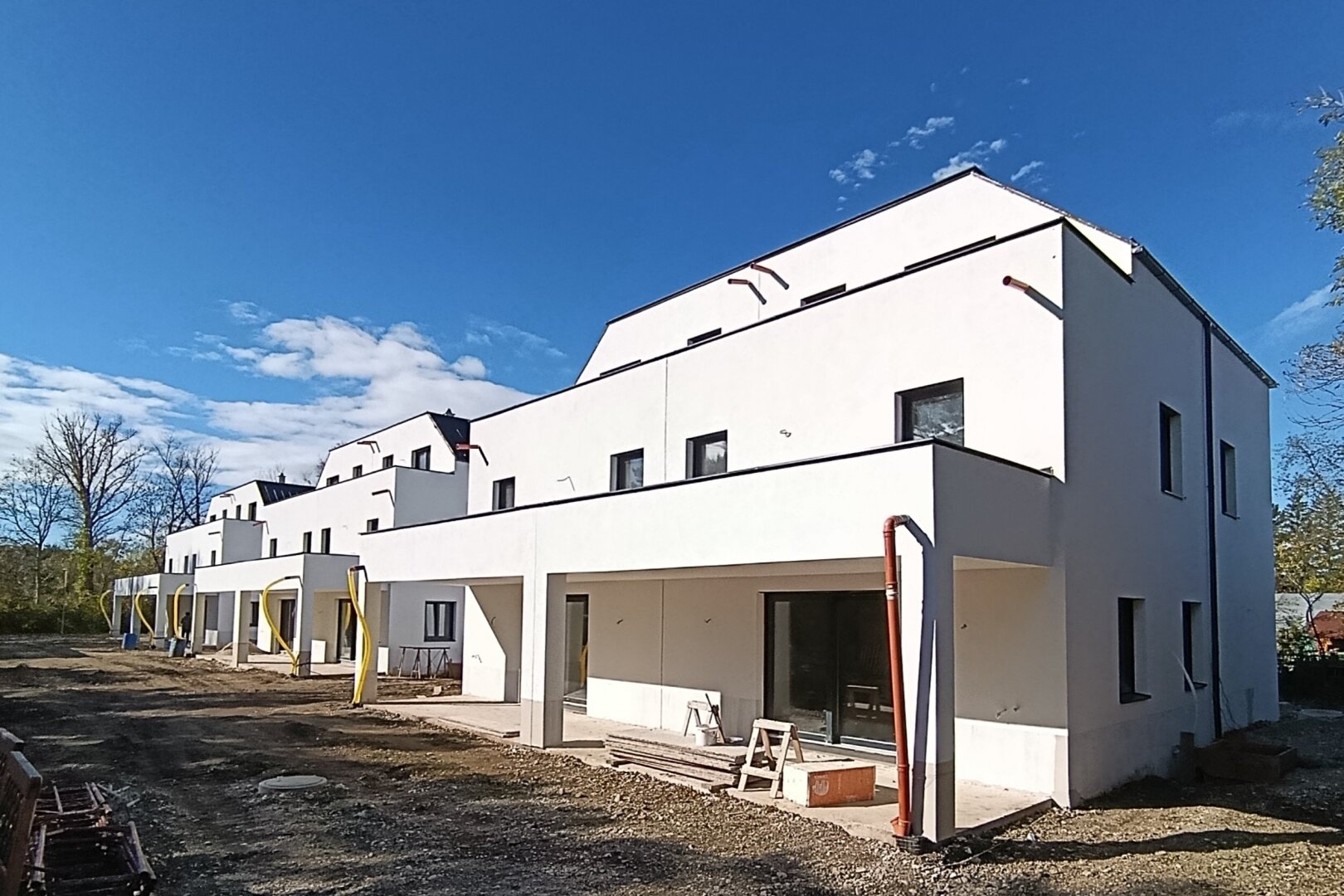 MODERNES FAMILIENHAUS MIT GARTEN & DACHTERRASSE – NUR 25 MIN. VON WIEN