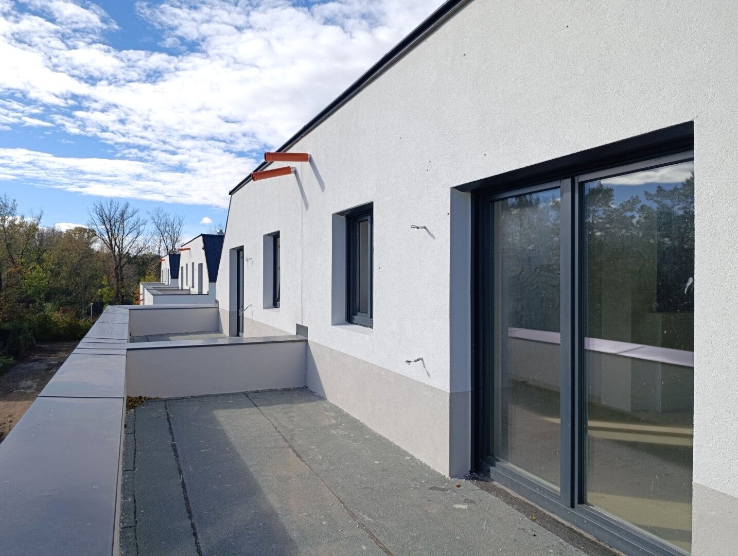 MODERNES FAMILIENHAUS MIT GARTEN & DACHTERRASSE – NUR 25 MIN. VON WIEN