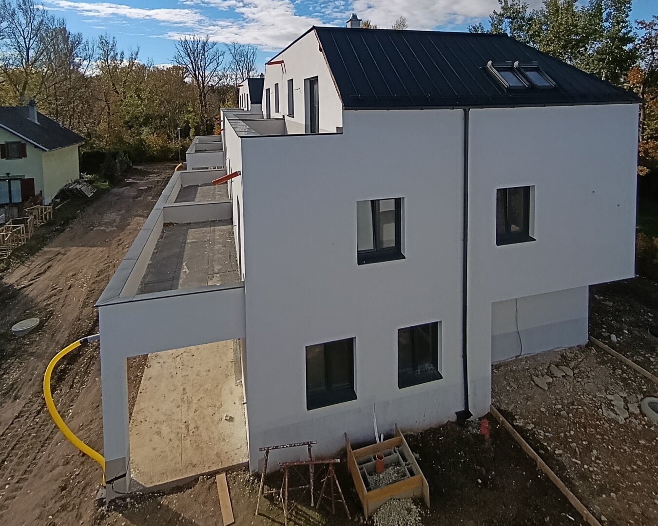 MODERNES FAMILIENHAUS MIT GARTEN & DACHTERRASSE – NUR 25 MIN. VON WIEN