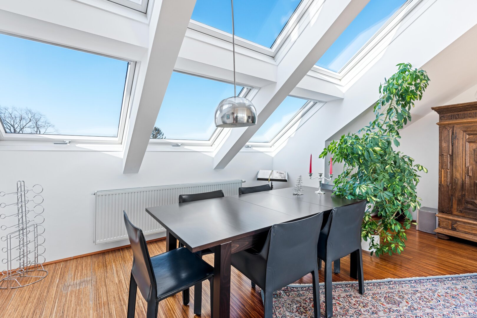 EXKLUSIVE LUXUS-MAISONETTE MIT TERRASSE, SAUNA & 2 GARAGENPLÄTZEN