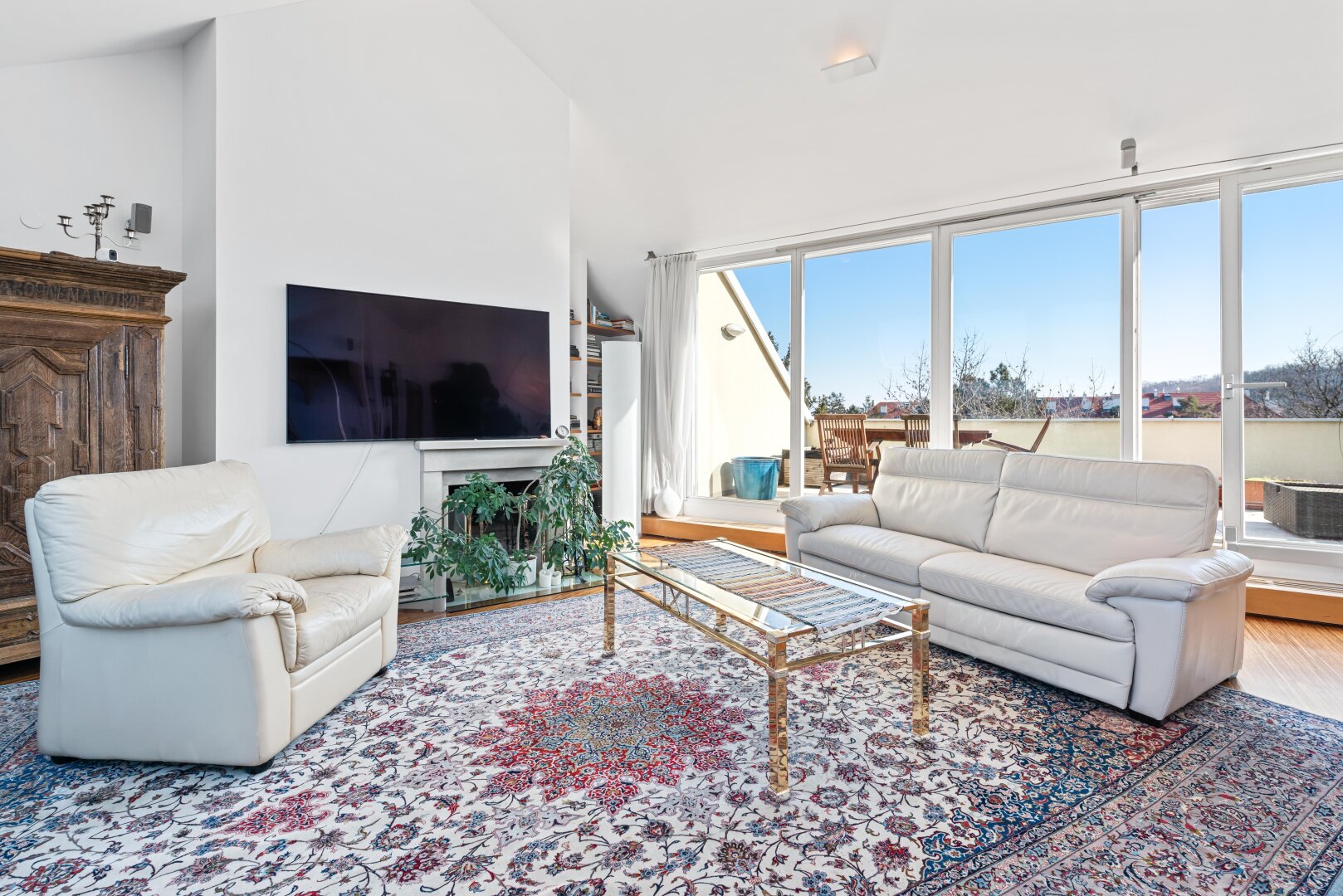 EXKLUSIVE LUXUS-MAISONETTE MIT TERRASSE, SAUNA & 2 GARAGENPLÄTZEN