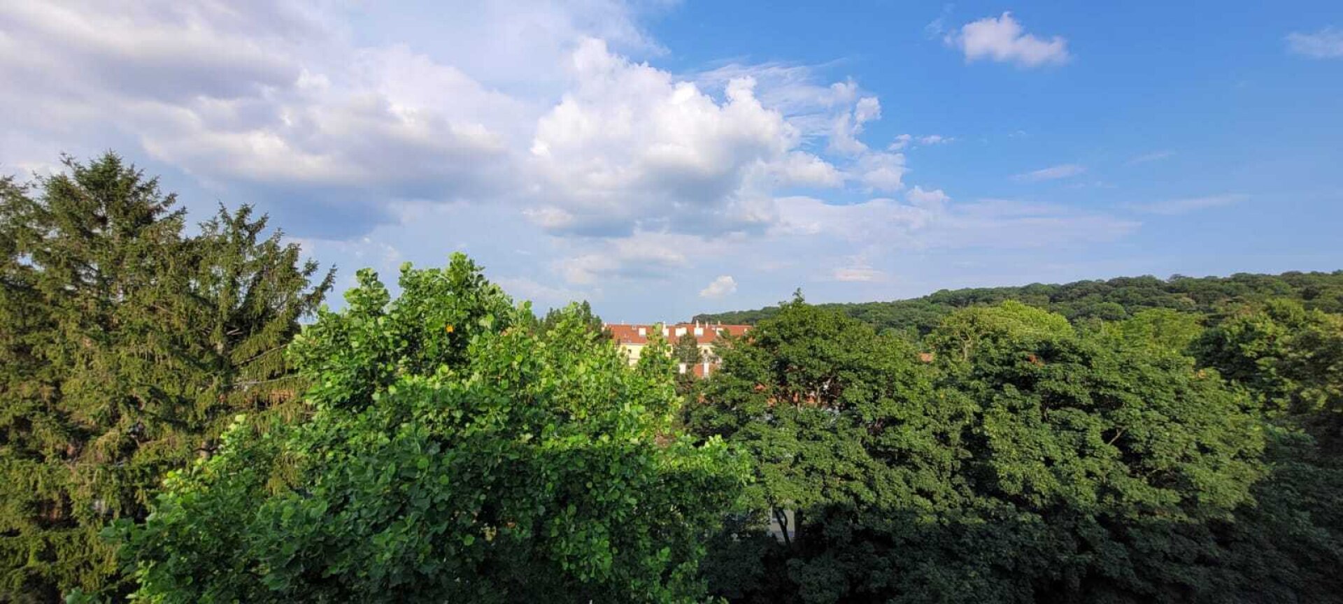 EXKLUSIVE LUXUS-MAISONETTE MIT TERRASSE, SAUNA & 2 GARAGENPLÄTZEN