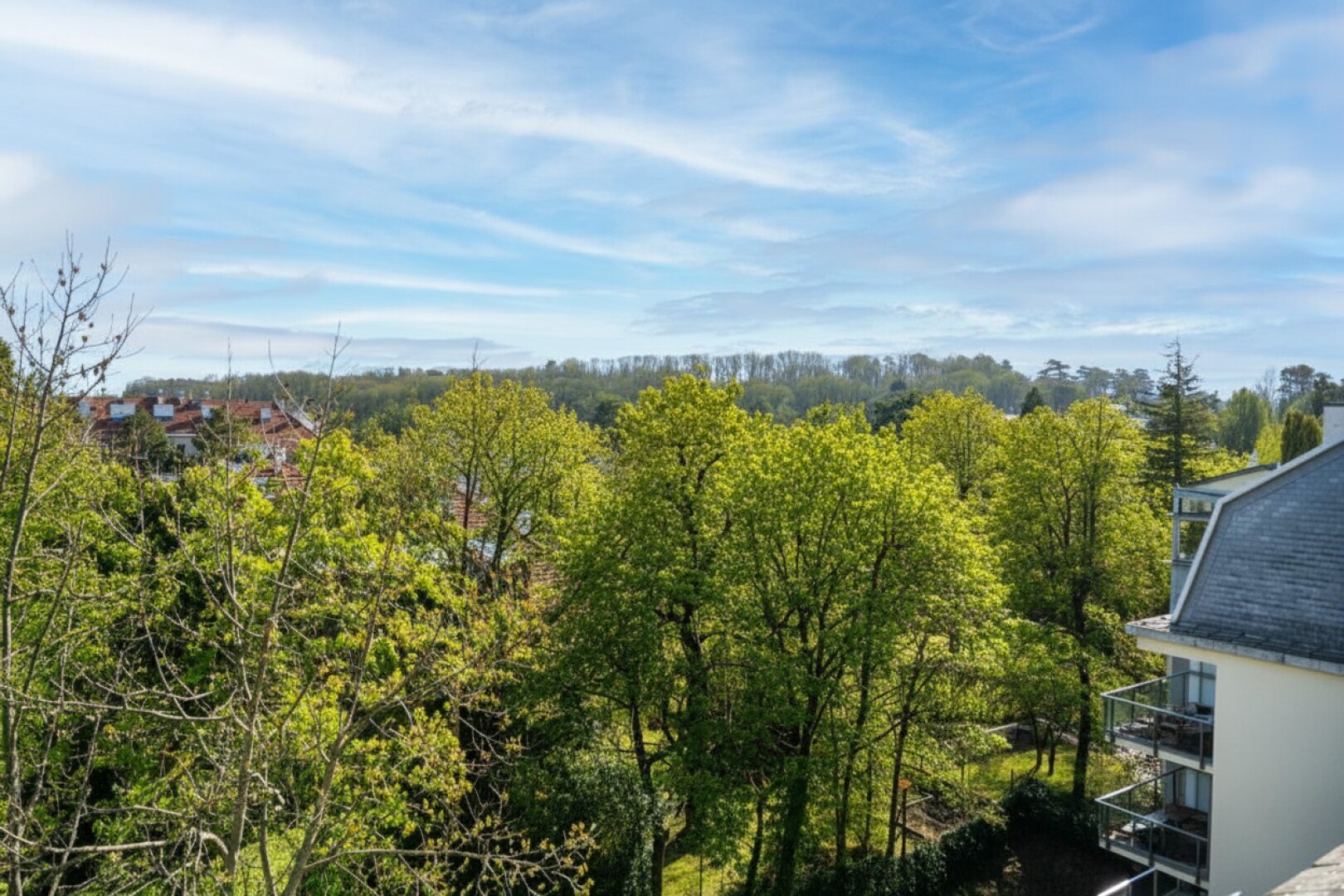 EXKLUSIVE LUXUS-MAISONETTE MIT TERRASSE, SAUNA & 2 GARAGENPLÄTZEN