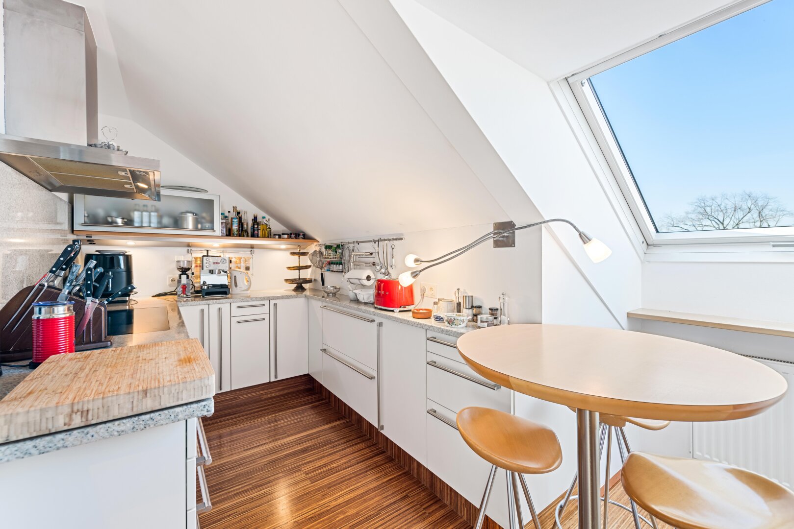 EXKLUSIVE LUXUS-MAISONETTE MIT TERRASSE, SAUNA & 2 GARAGENPLÄTZEN