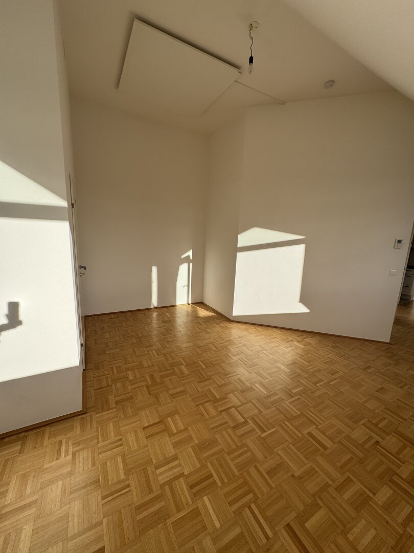 Charmante DG-Wohnung | 46 m² | hell & ruhig | Nähe U4/Naschmarkt | € 1.090