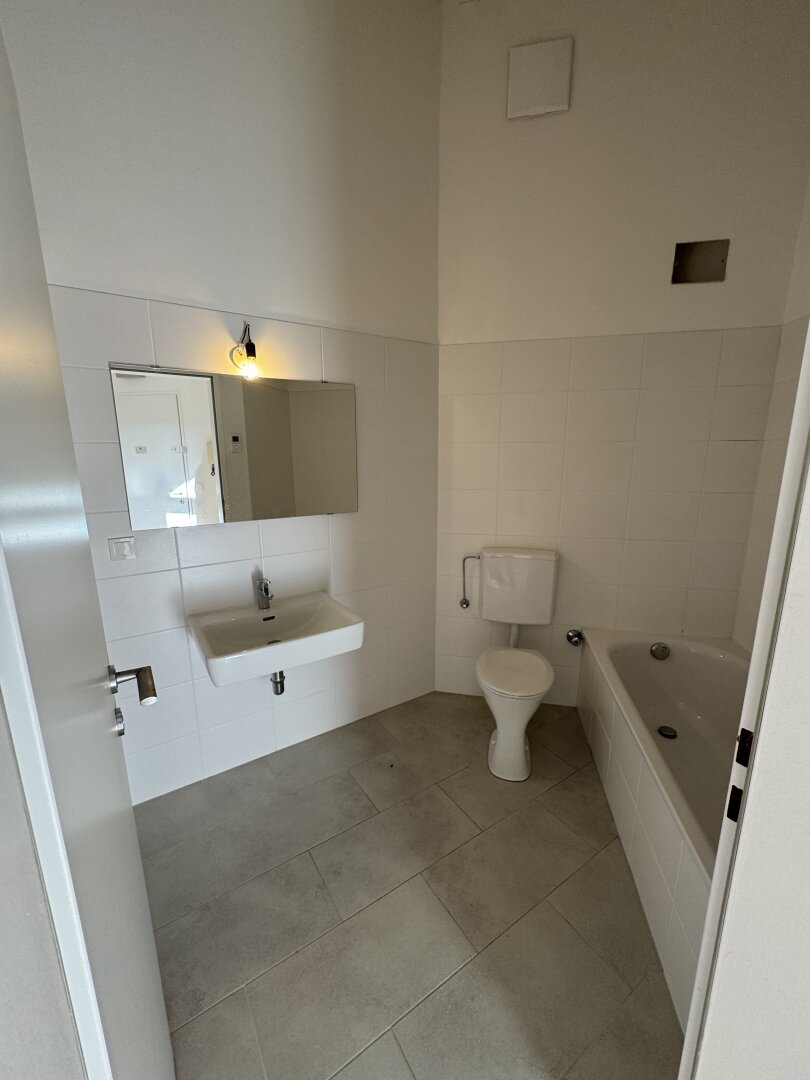 Charmante DG-Wohnung | 46 m² | hell & ruhig | Nähe U4/Naschmarkt | € 1.090