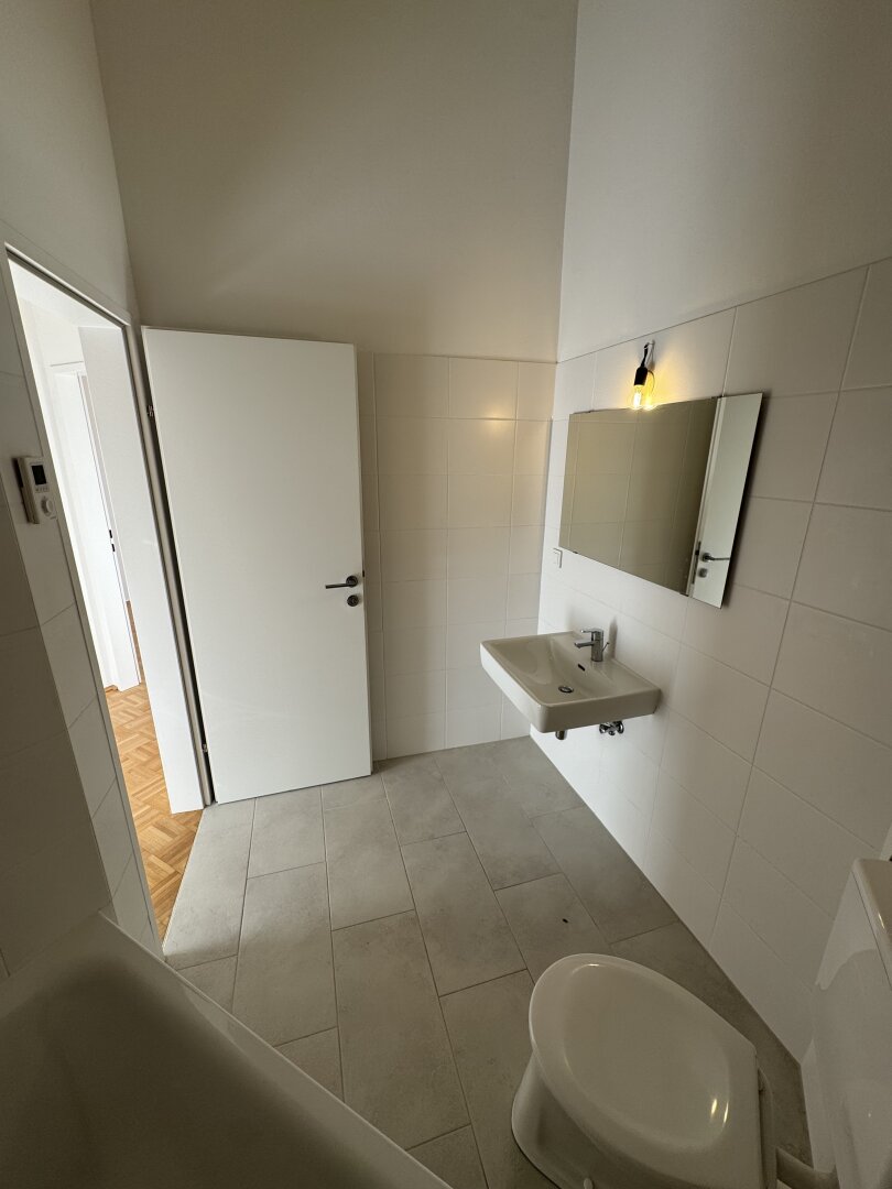 Charmante DG-Wohnung | 46 m² | hell & ruhig | Nähe U4/Naschmarkt | € 1.090