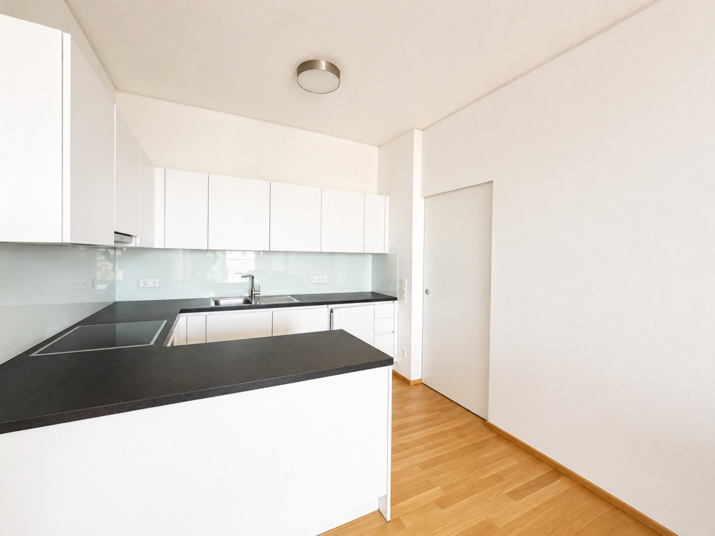 Teilmöblierte 2-Zi.-Wohnung im Triiiple Tower mit Panoramablick auf die Wiener Innenstadt