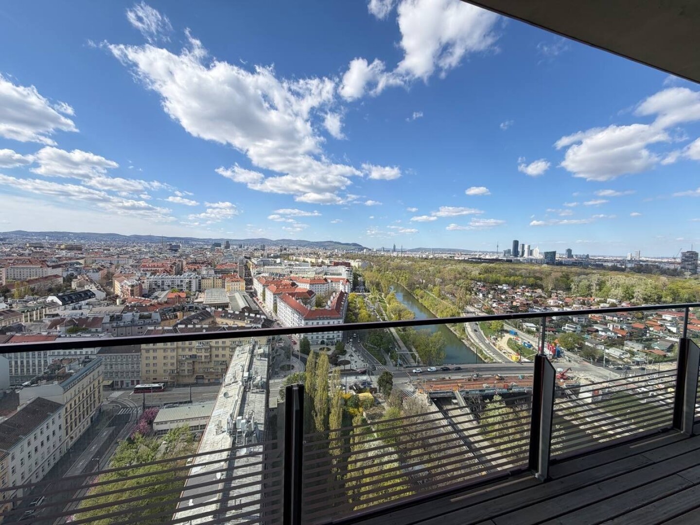 Teilmöblierte 2-Zi.-Wohnung im Triiiple Tower mit Panoramablick auf die Wiener Innenstadt