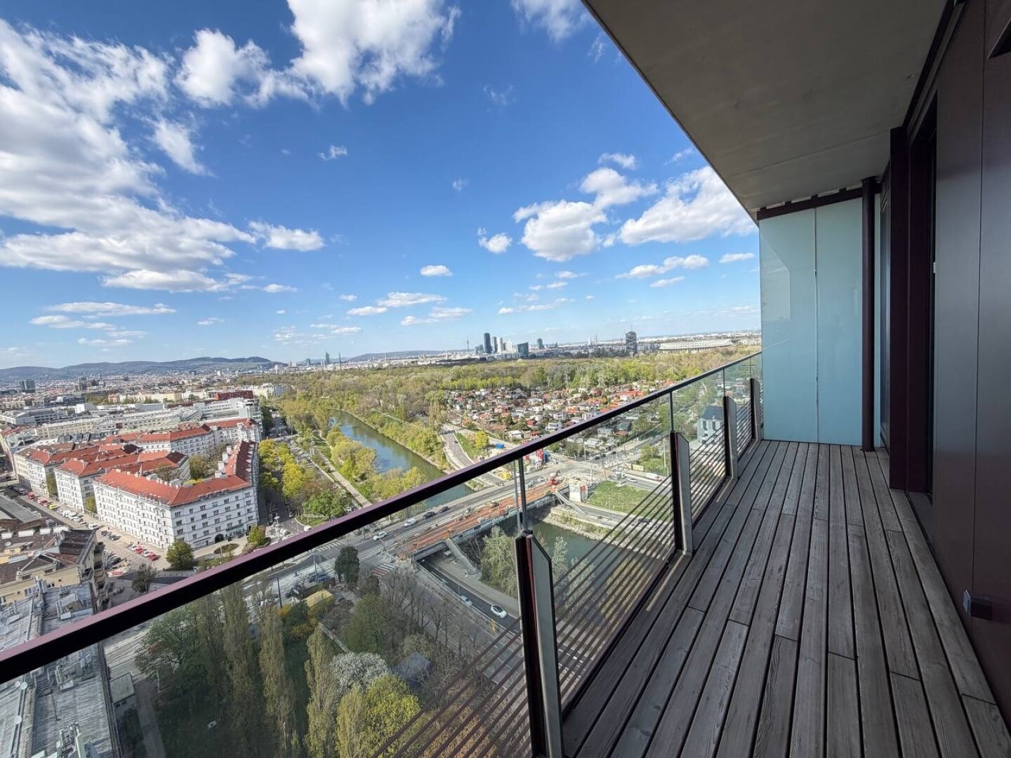 Teilmöblierte 2-Zi.-Wohnung im Triiiple Tower mit Panoramablick auf die Wiener Innenstadt