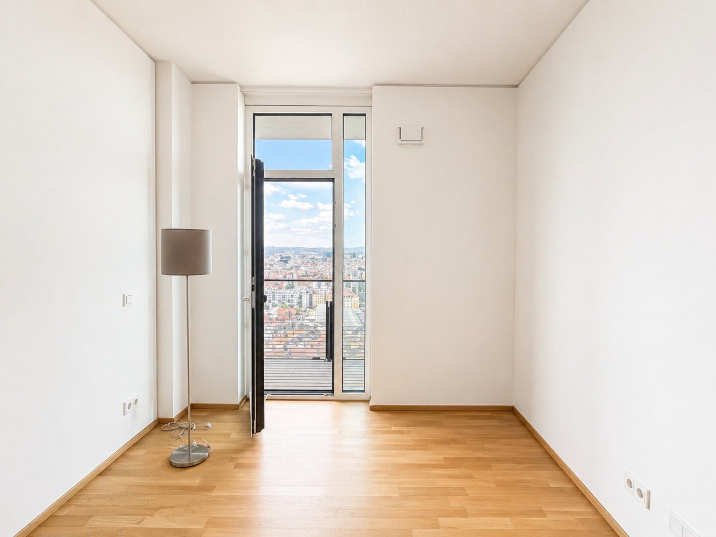 Teilmöblierte 2-Zi.-Wohnung im Triiiple Tower mit Panoramablick auf die Wiener Innenstadt