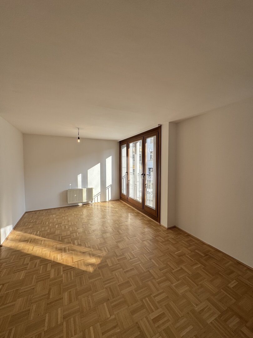 Sonnige 1-Zimmer-Wohnung mit Panorama-Loggia & Grünblick | nahe U4/Naschmarkt
