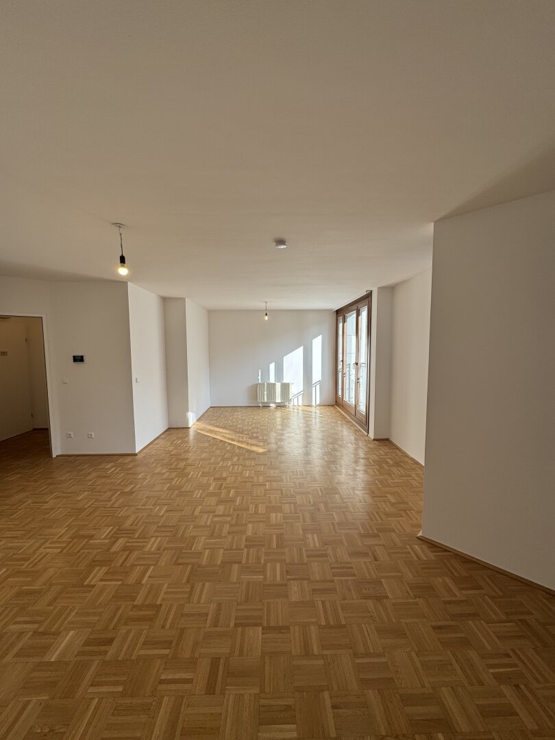 Sonnige 1-Zimmer-Wohnung mit Panorama-Loggia & Grünblick | nahe U4/Naschmarkt