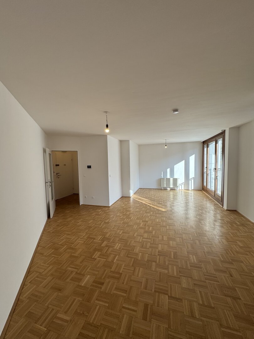 Sonnige 1-Zimmer-Wohnung mit Panorama-Loggia & Grünblick | nahe U4/Naschmarkt