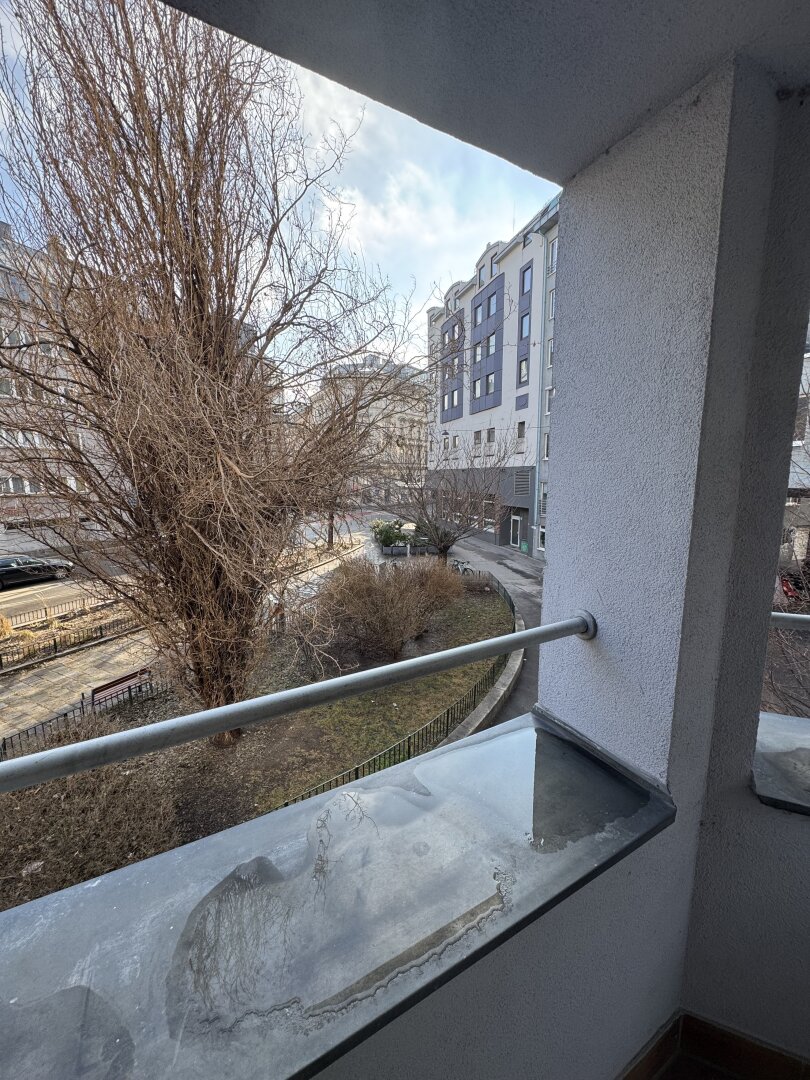 Sonnige 1-Zimmer-Wohnung mit Panorama-Loggia & Grünblick | nahe U4/Naschmarkt