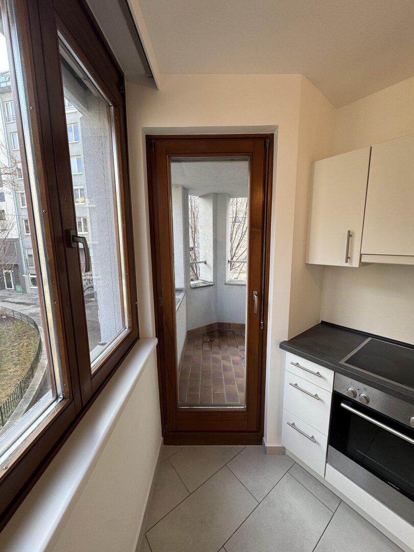 Sonnige 1-Zimmer-Wohnung mit Panorama-Loggia & Grünblick | nahe U4/Naschmarkt